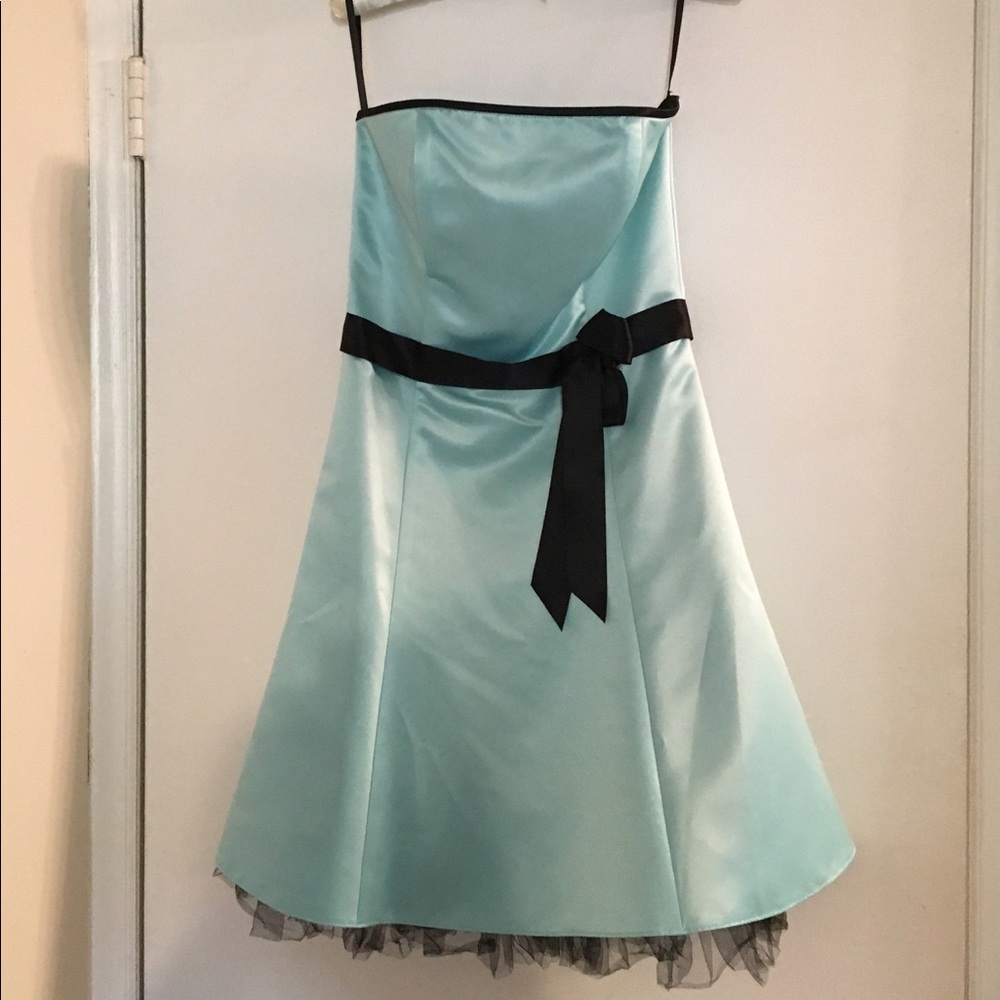 Short bow party dress